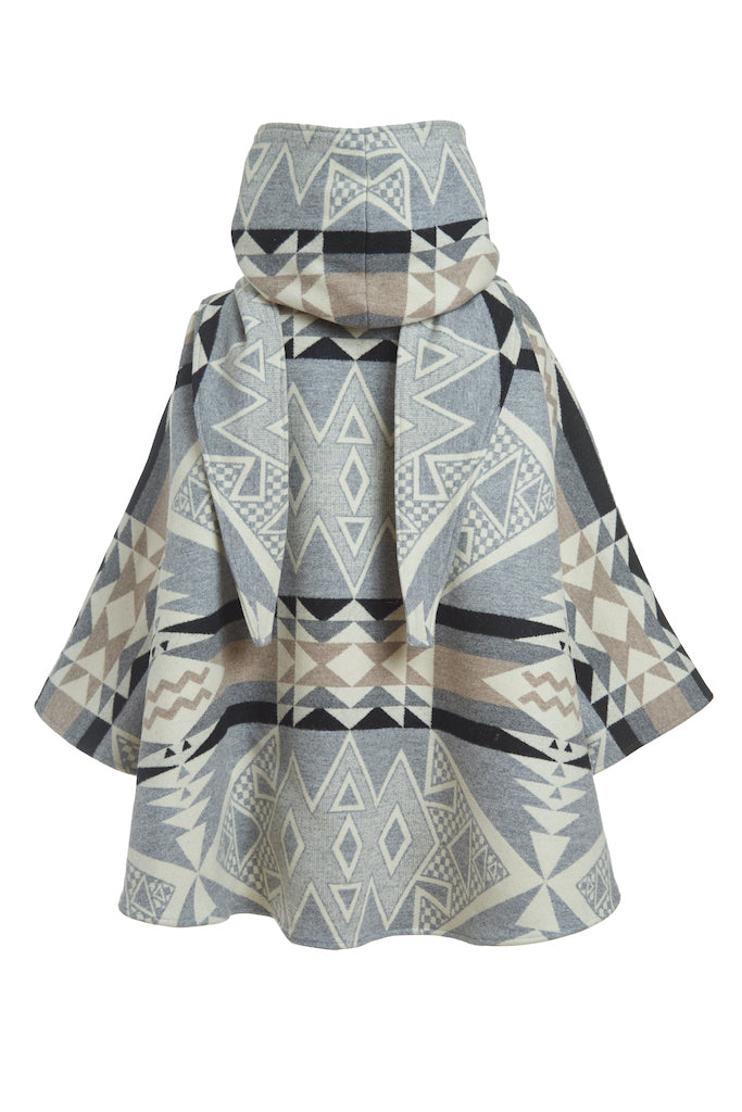LINDSEY THORNBURG × PENDLETON ポンチョコート Shop the Lindsey Thornburg x Pendleton Blanket Cloak in